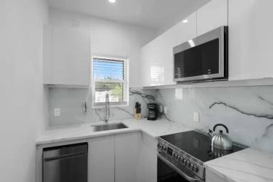 Main picture of 927 S Howard Ave