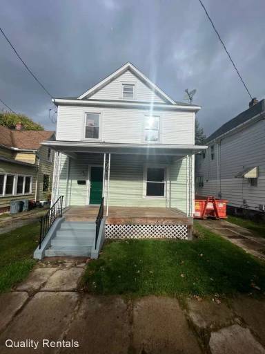 Main picture of 544 1/2 E 24th St
