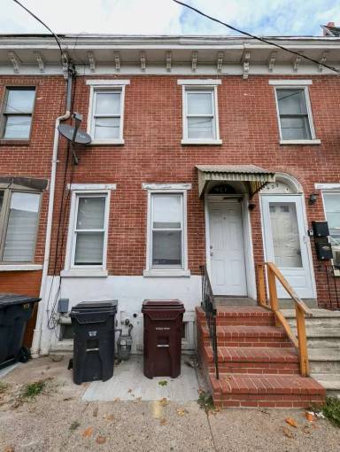 Main picture of 421 E 9th St