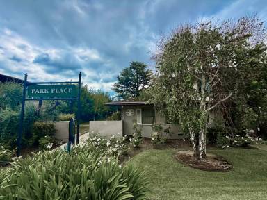 Main picture of 606 W Foothill Blvd