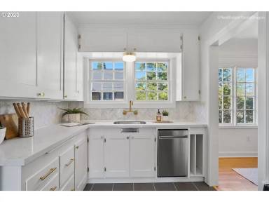 Main picture of 6986 NE Graham Pl