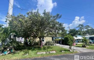 Main picture of 710 N Silver Cir