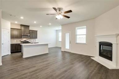 Main picture of 6400 Tudor Pl