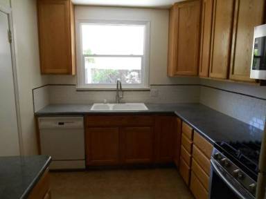 Main picture of 137 Maple St