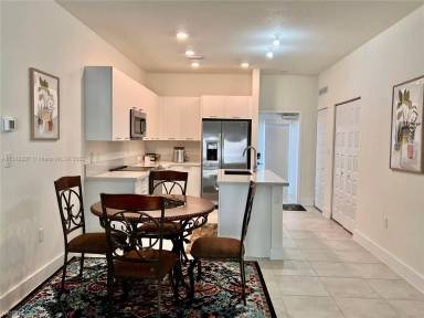 Main picture of 8301 NW 41st St