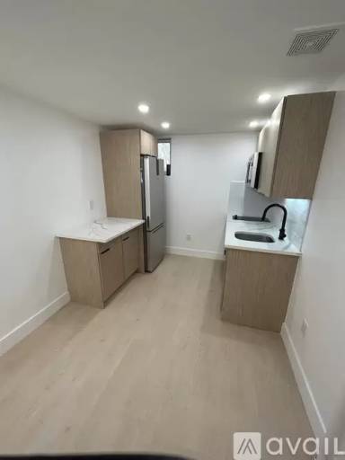 Main picture of 155 Avenue A