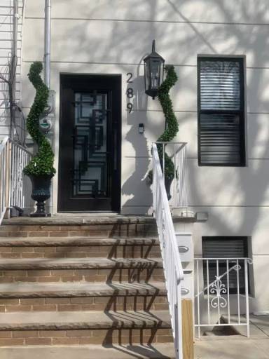 Main picture of 291 Hemlock St