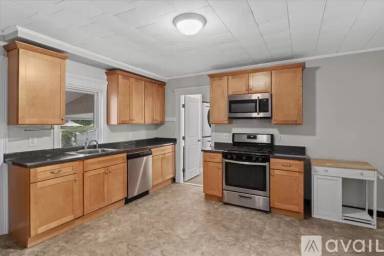 Main picture of 146 River St