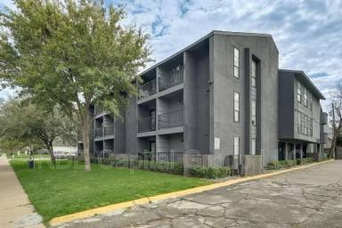 Main picture of 2722 Throckmorton St