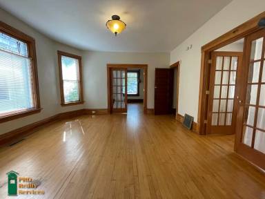 Main picture of 2005 Taylor St NE
