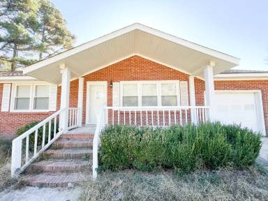 Main picture of 306 Lloydwood Dr