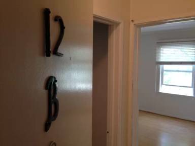 Main picture of 400 N Doheny Dr