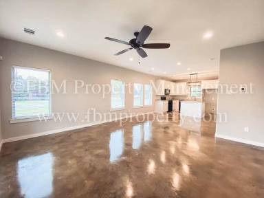 Main picture of 141 N Stacks St
