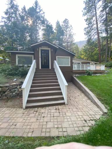 Main picture of 12705 S Lakeshore Rd