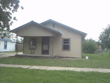 Main picture of 703 W 6th St