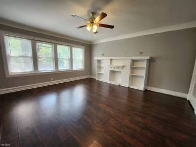 Main picture of 2604 W 60th St
