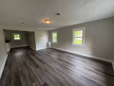 Main picture of 15206 Lincoln Ave