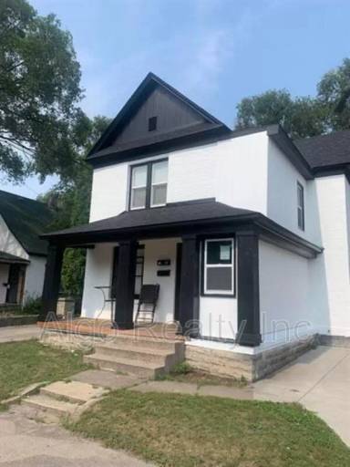 Main picture of 347 24th Ave NE