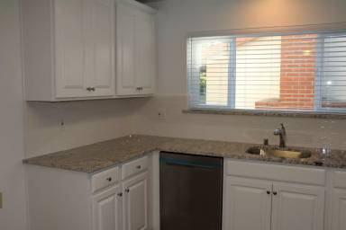 Main picture of 977 West St