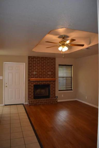 Main picture of 837 Lakeview Dr