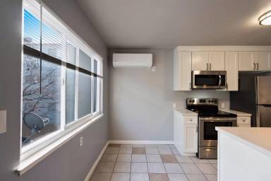 Main picture of 1630 Russell St