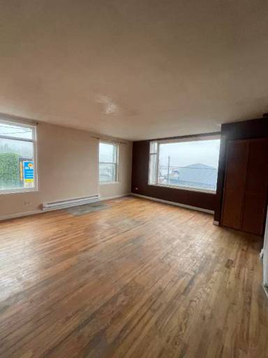 Main picture of 103 Memorial Dr