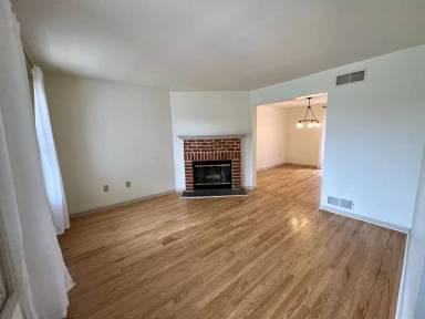 Main picture of 10 Townsend Ct