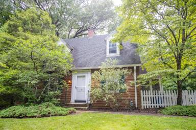 Main picture of 10 Northwood Dr
