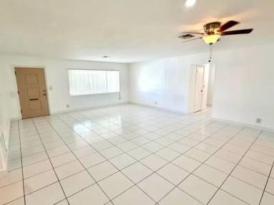 Main picture of 118 SE 10th Ct