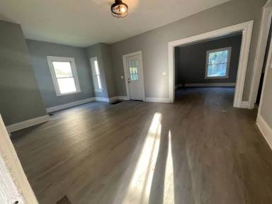 Main picture of 141 Robbins Ave