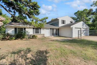 Main picture of 722 Kitchen St