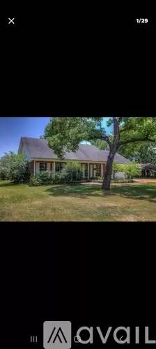 Main picture of 901 W Kaufman Ave