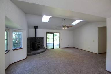 Main picture of 6827 Creekside St