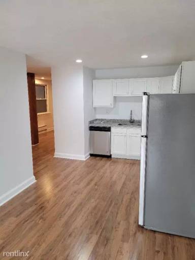 Main picture of 214 Hanover St