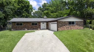 Main picture of 100 N Cardinal Ln