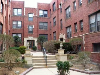 Main picture of 915 W George St