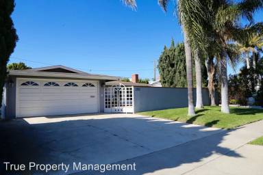 Main picture of 2913 Royal Palm Dr