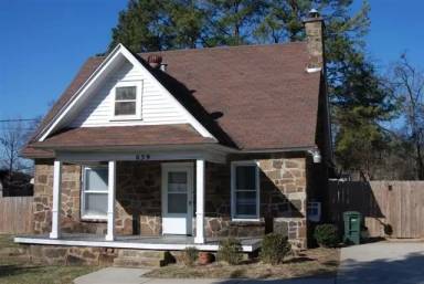 Main picture of 633 S Happy Hollow Rd