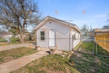 Main picture of 3110 San Jacinto Ave