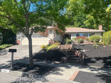 Main picture of 2582 Knolls Dr
