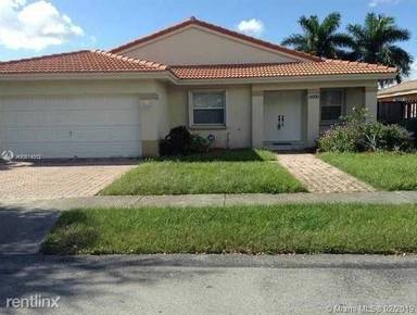 Main picture of 15970 SW 69th Ln