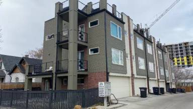 Main picture of 2622 N Clay St