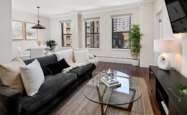 Main picture of 222 E Chestnut Condo