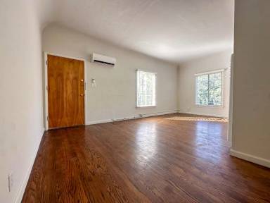 Main picture of 810 E Chevy Chase Dr