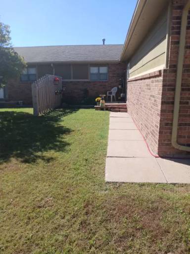 Main picture of 1615 N Arrowhead Dr