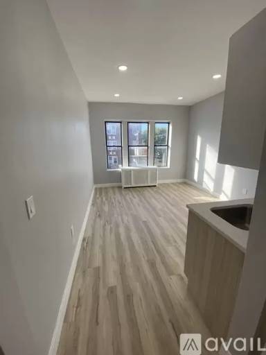 Main picture of 122 Corbin Ave