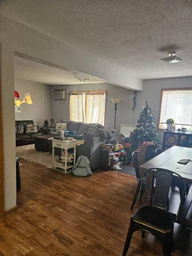 Main picture of 216 West Ave N