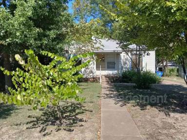 Main picture of 2909 W Clarendon Dr