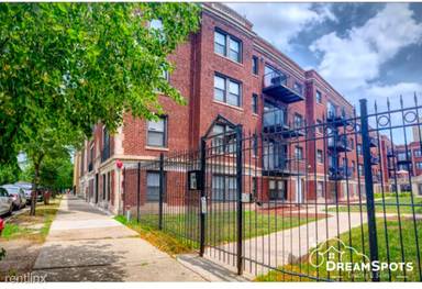 Main picture of 4631 S Drexel Blvd