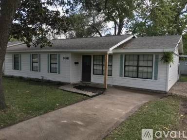 Main picture of 906 Old Angleton Rd
